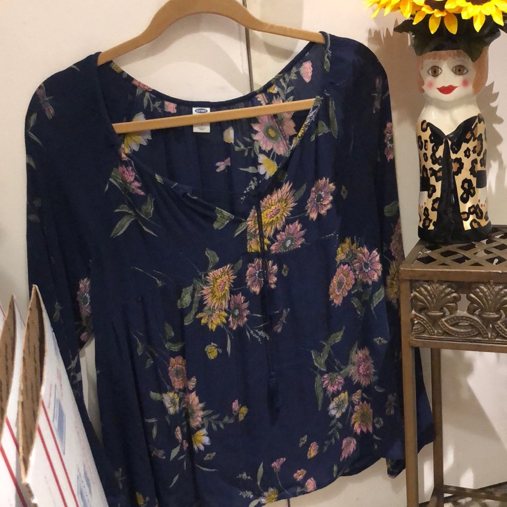 Old Navy) flowy boho top. Size M.  . Great for traveling.